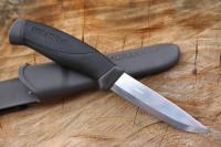 Нож Morakniv Companion Anthracite, нержавеющая сталь, прорезиненная рукоять с черными накладкам